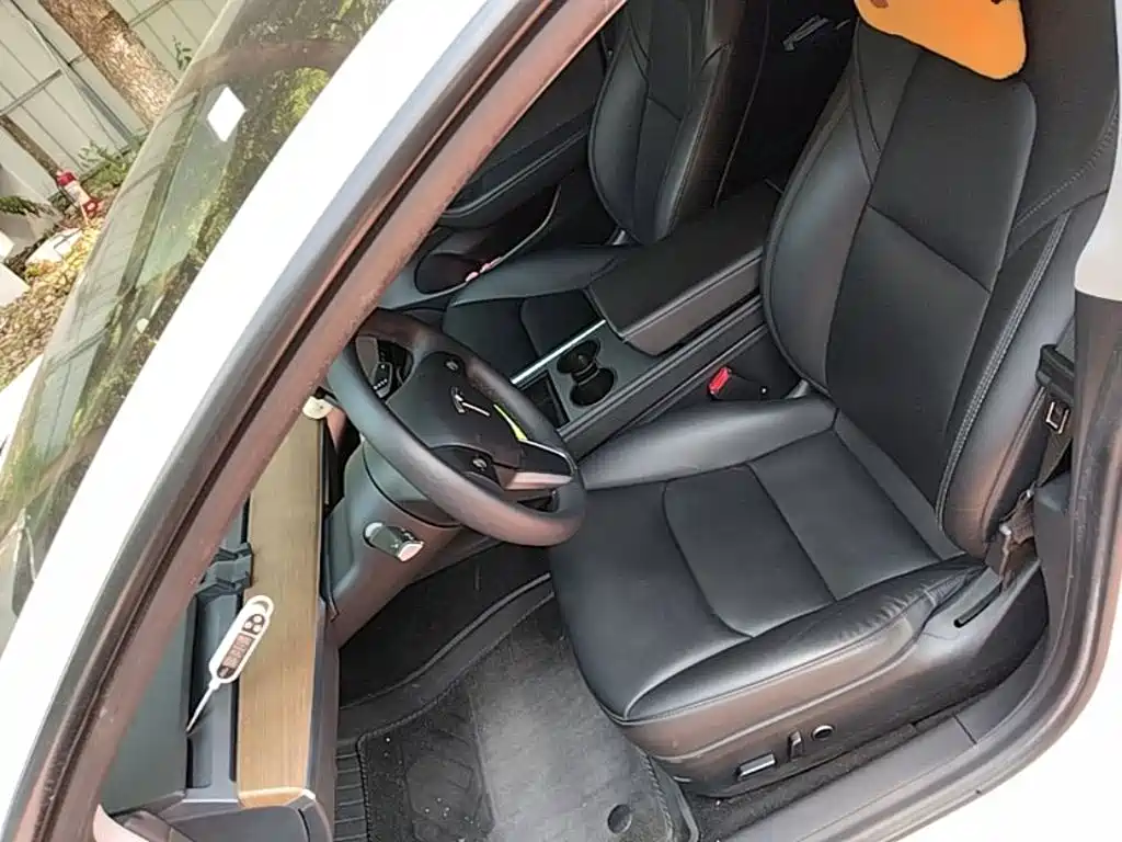 Фото 15 - Tesla Model 3
