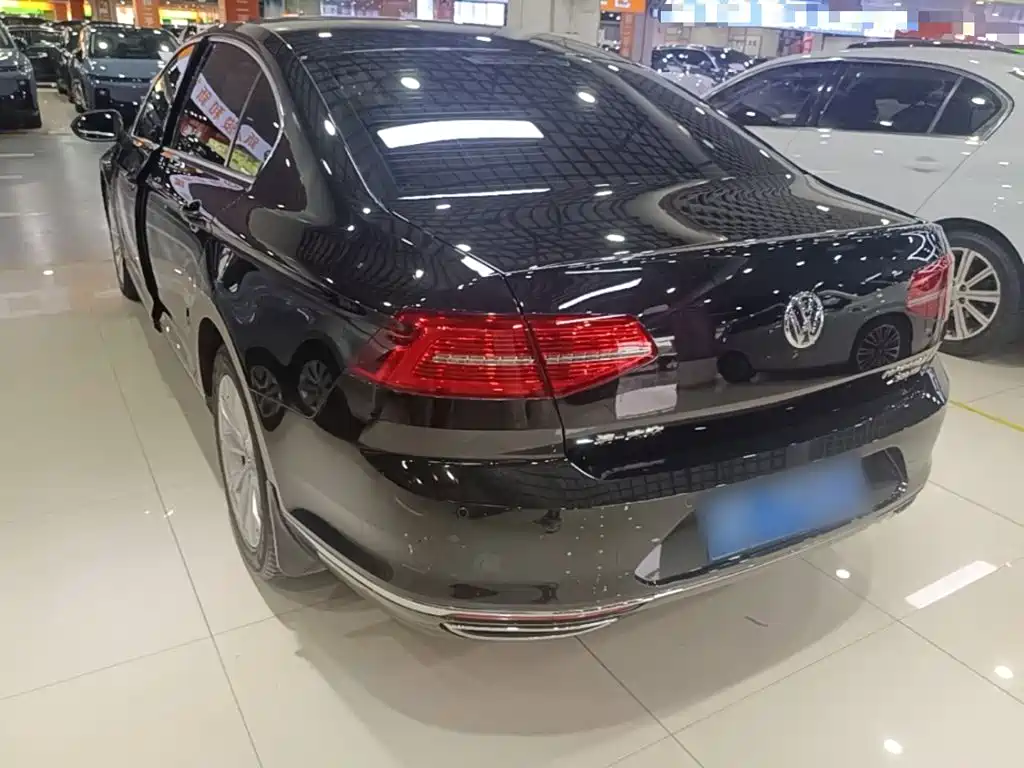Фото 5 - Volkswagen Magotan