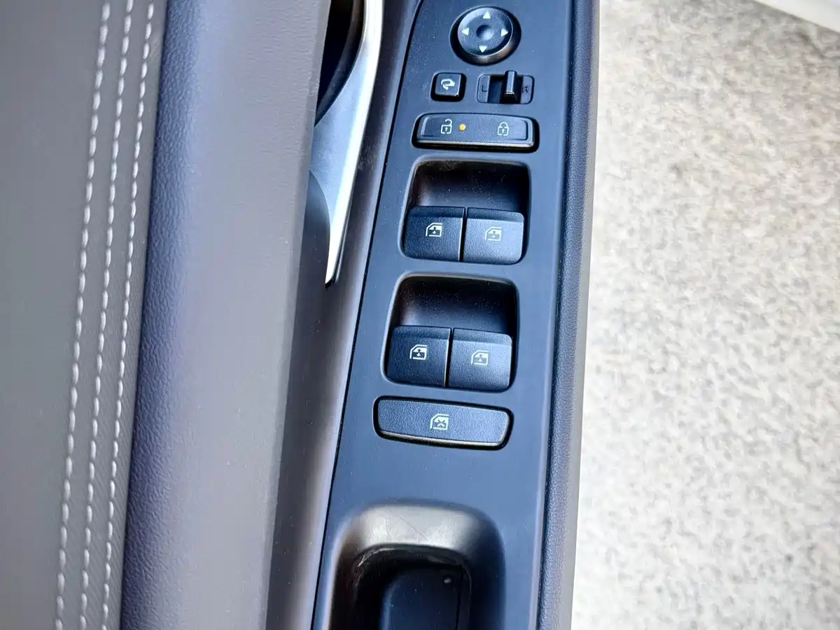 Hyundai Elantra 2023 Model 1.5L CVT LUX Premium Edition фото 18