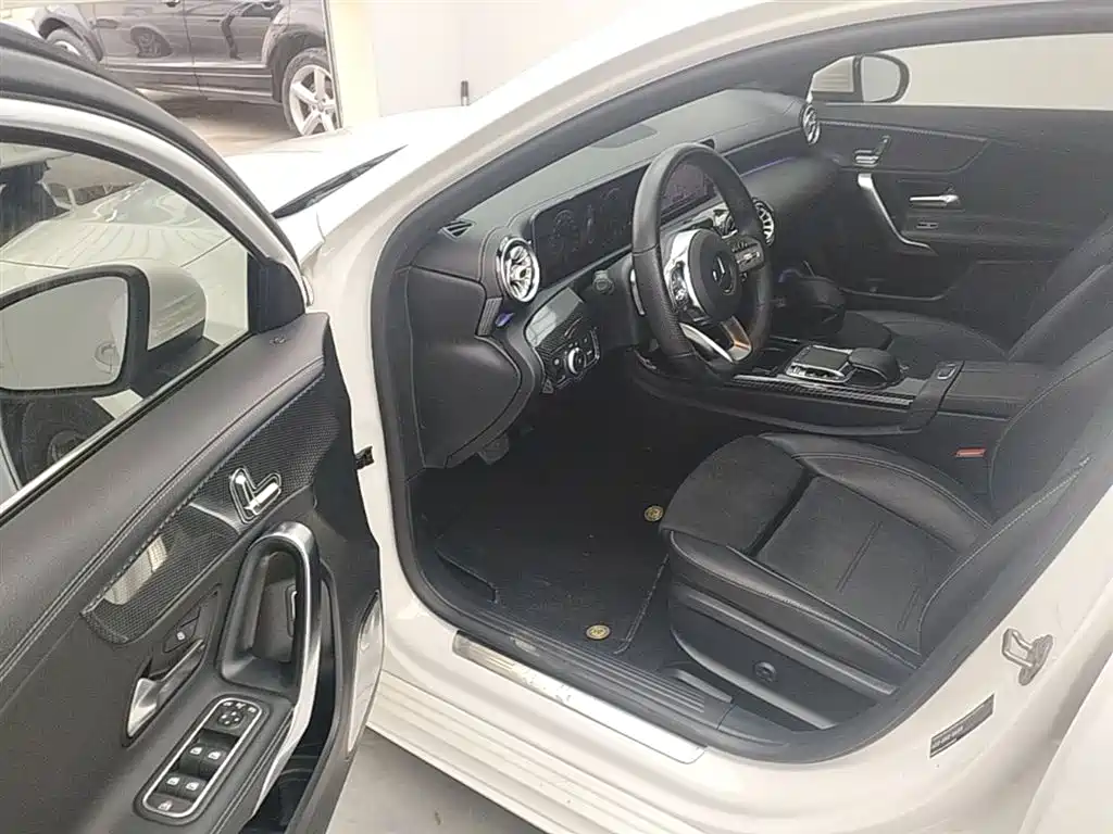 Mercedes-Benz A-Class 2019 Facelift A 200 L Sports Sedan фото 16
