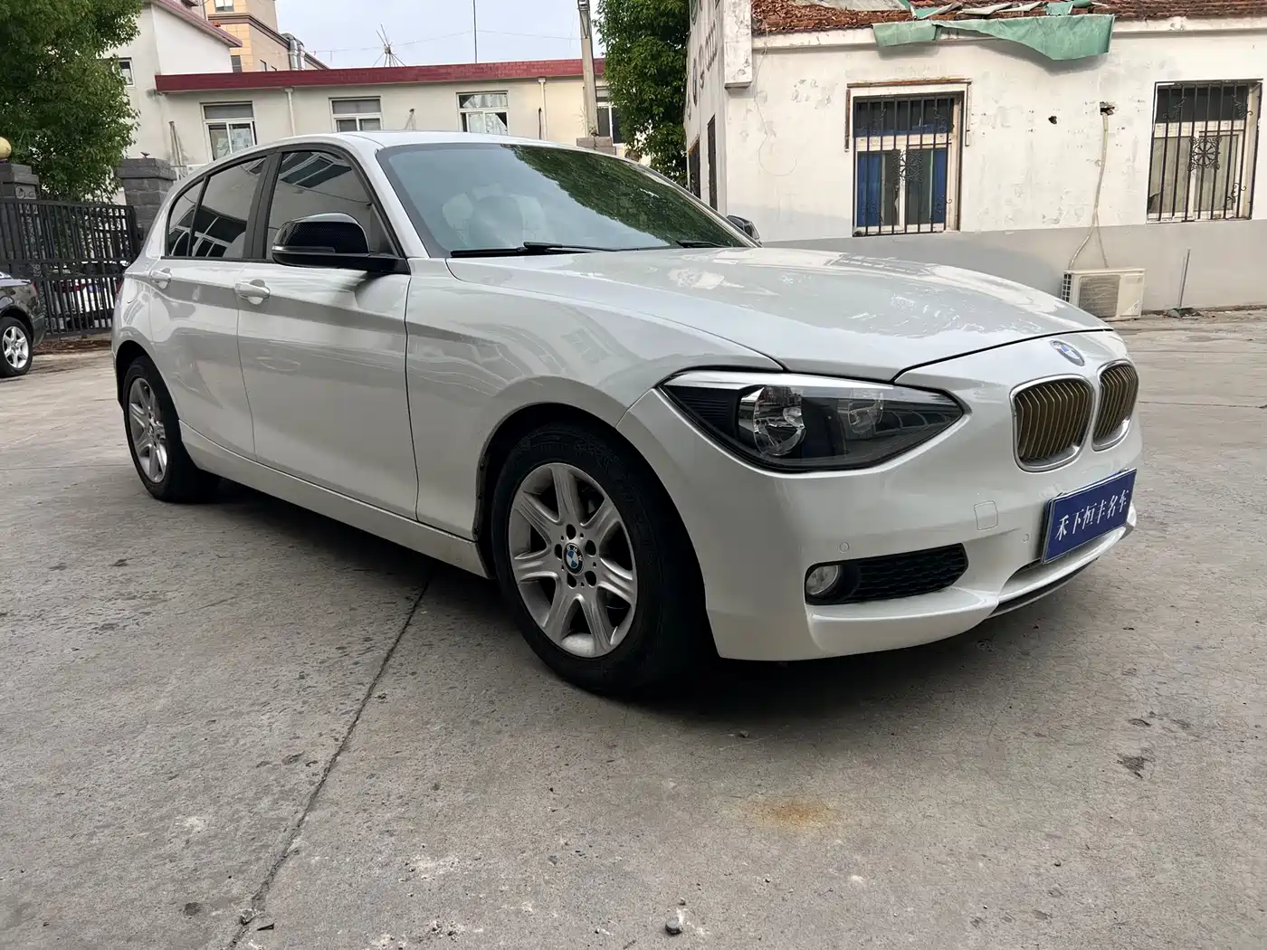 BMW 1 Series (Import) 2013 Facelift 116i Urban Model фото 2