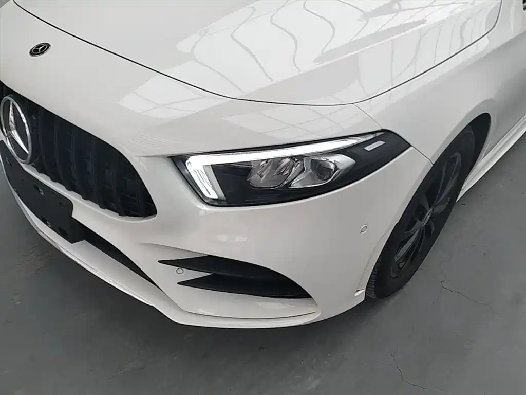 Mercedes-Benz A-Class 2019 Facelift A 200 L Sports Sedan фото 24