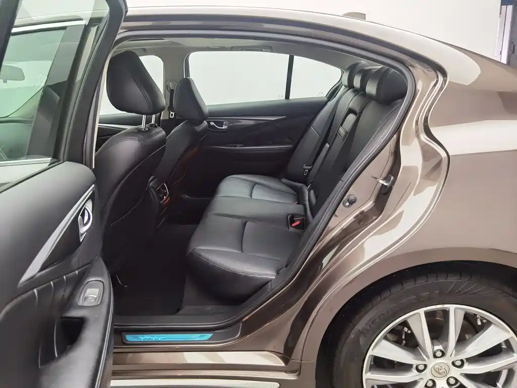 Фото 15 - Infiniti Q50L