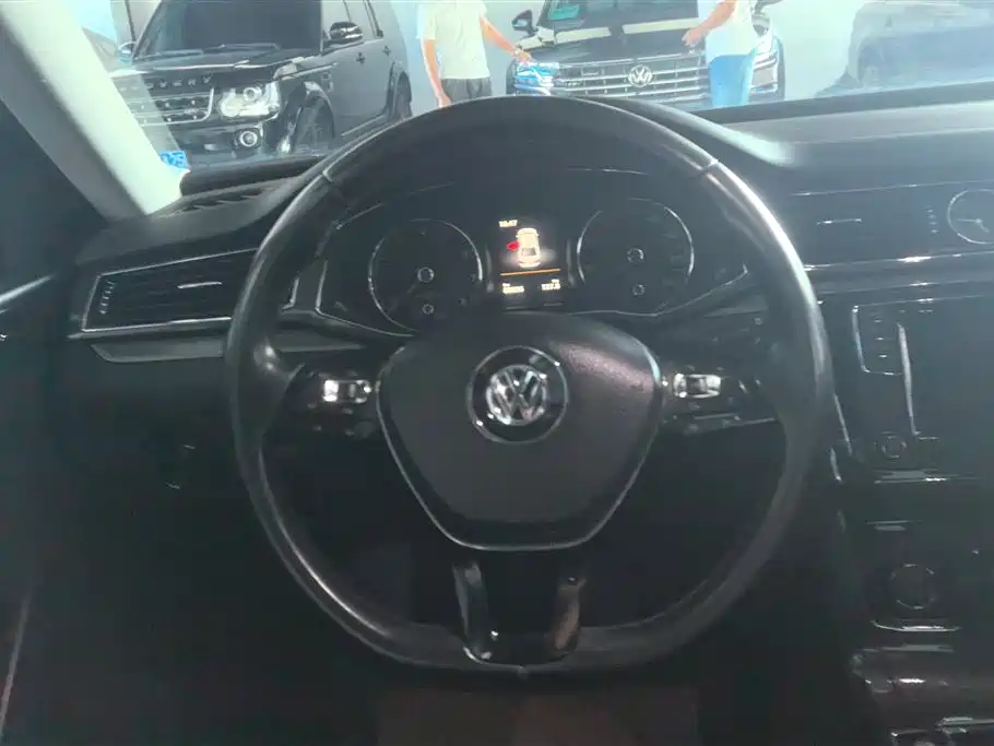 Volkswagen Passat 2016 330TSI DSG Executive Edition фото 15