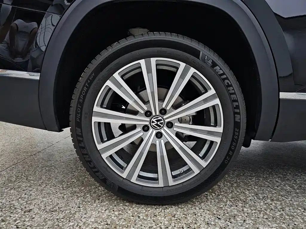 Volkswagen Teramont 2024 530 V6 4WD Dragon Glory Edition фото 16