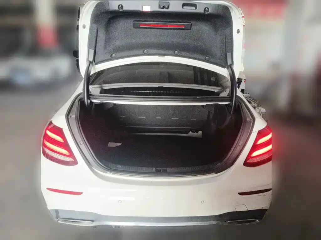 Mercedes-Benz E-Class, миниатюра 5