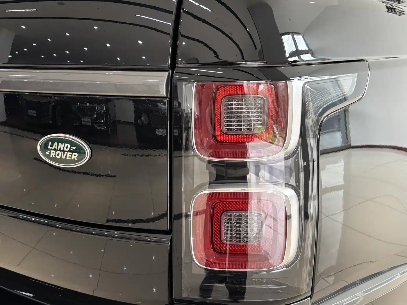 Land Rover Range Rover 2021 3.0 L6 Golden Age Edition фото 20