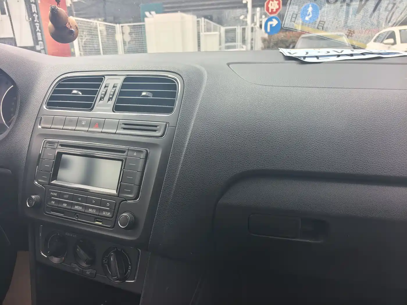 Volkswagen Polo 2016 1.6L Automatic Comfort фото 10