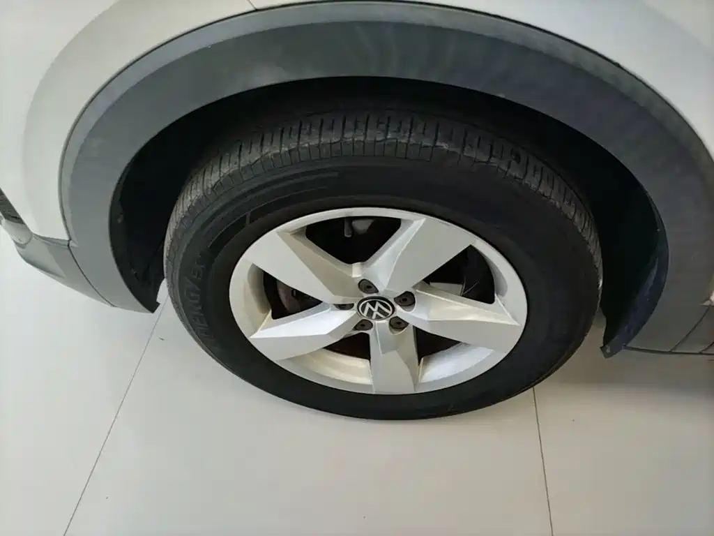 Фото 23 - Volkswagen T-Cross