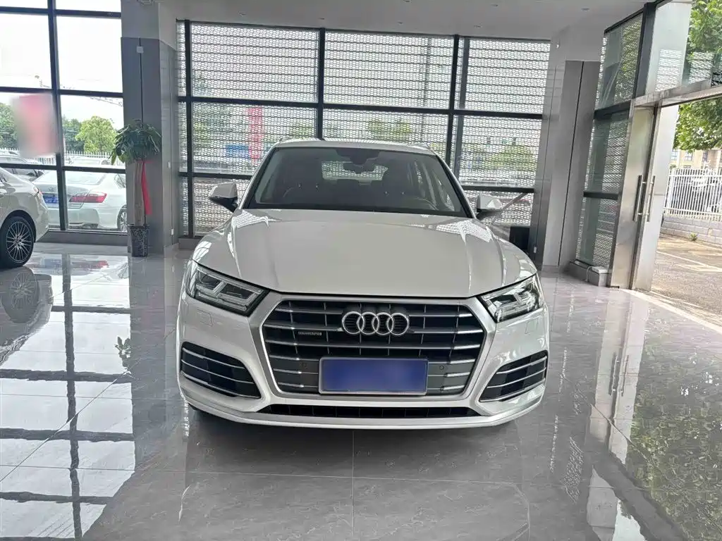 Audi Q5L 2020 Facelift 40 TFSI Honor Fashion фото 5