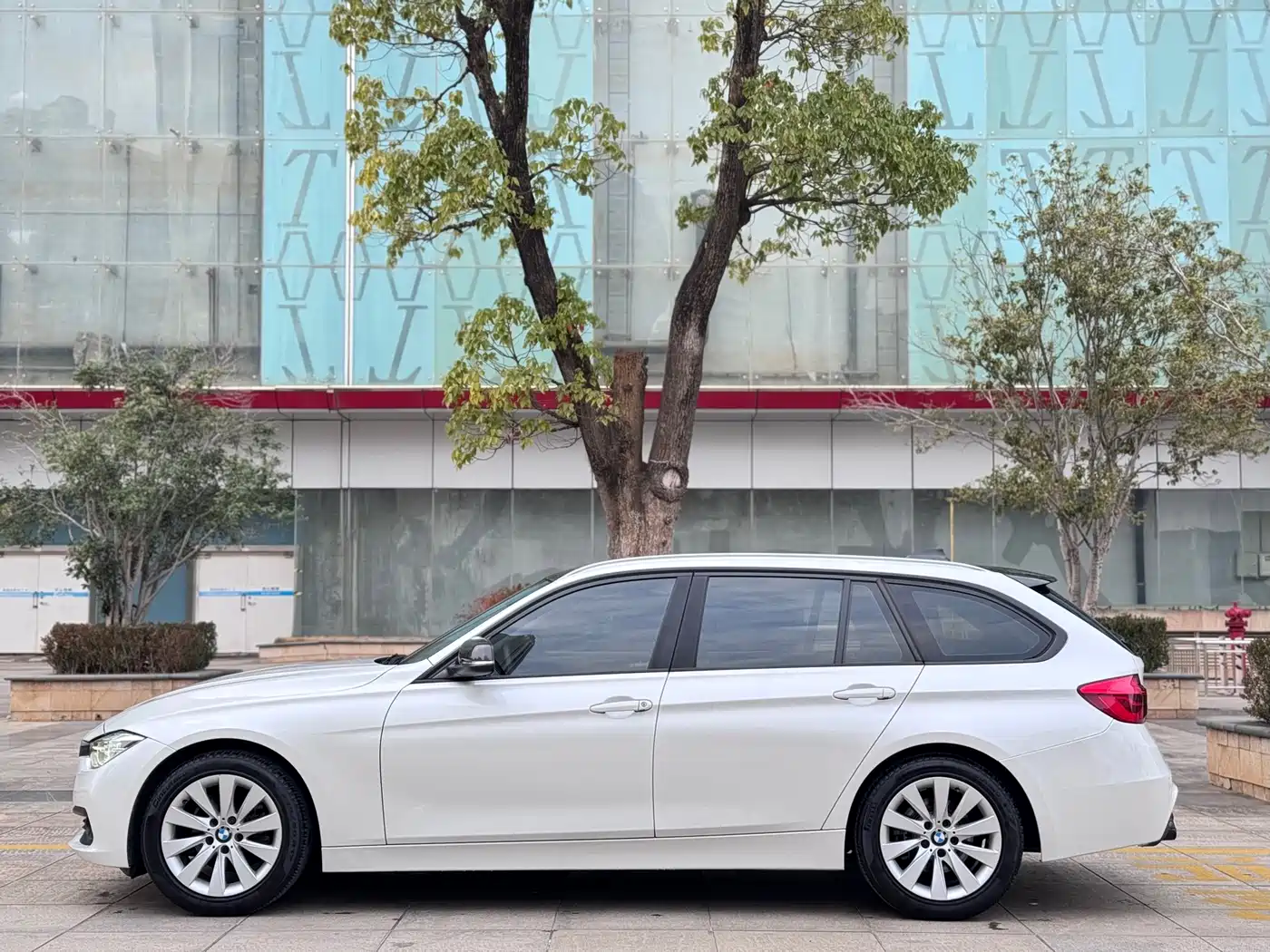 BMW 3 Series (Import) 2016 320i Fashion Wagon фото 3