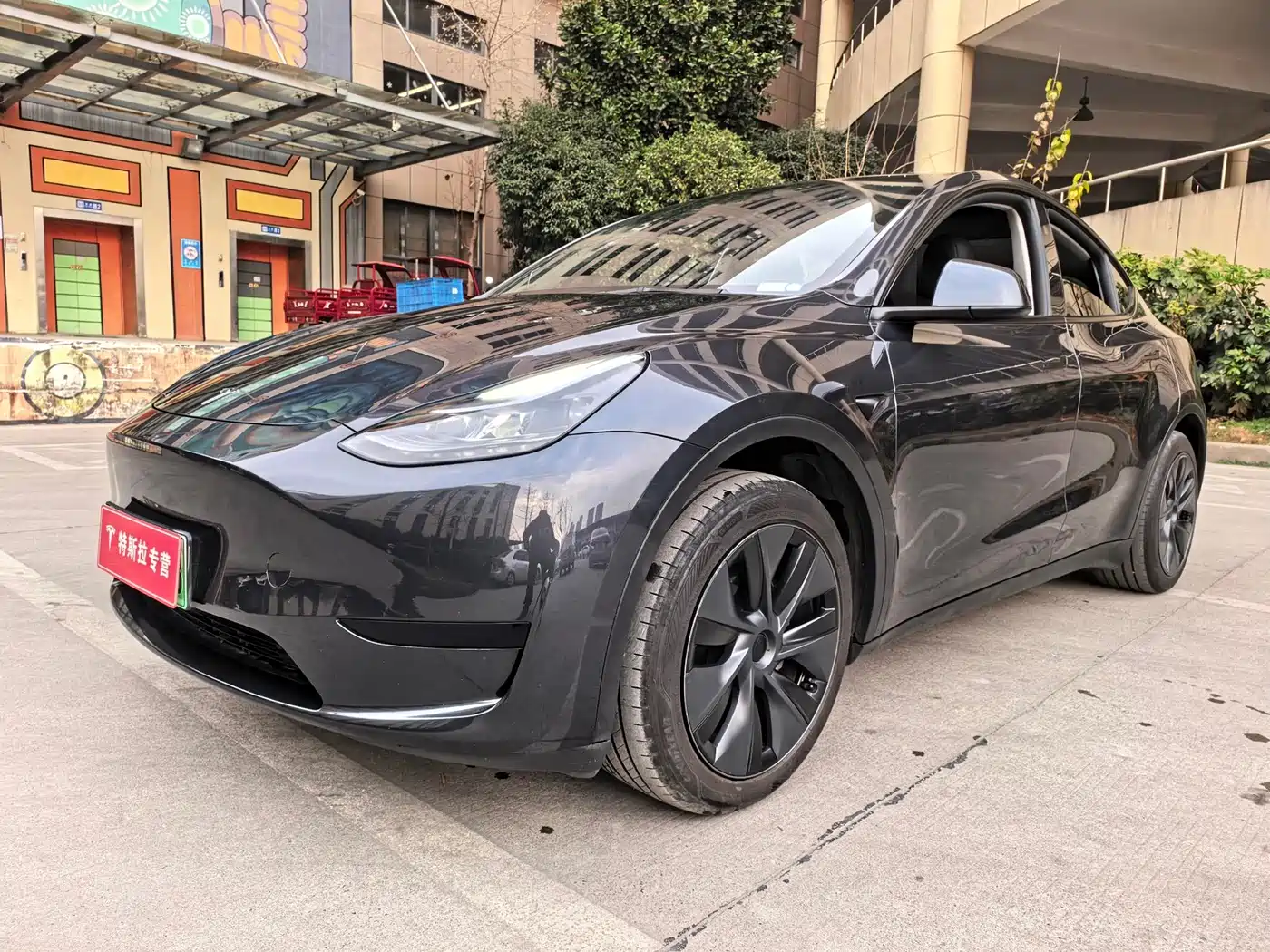 TESLA MODEL Y