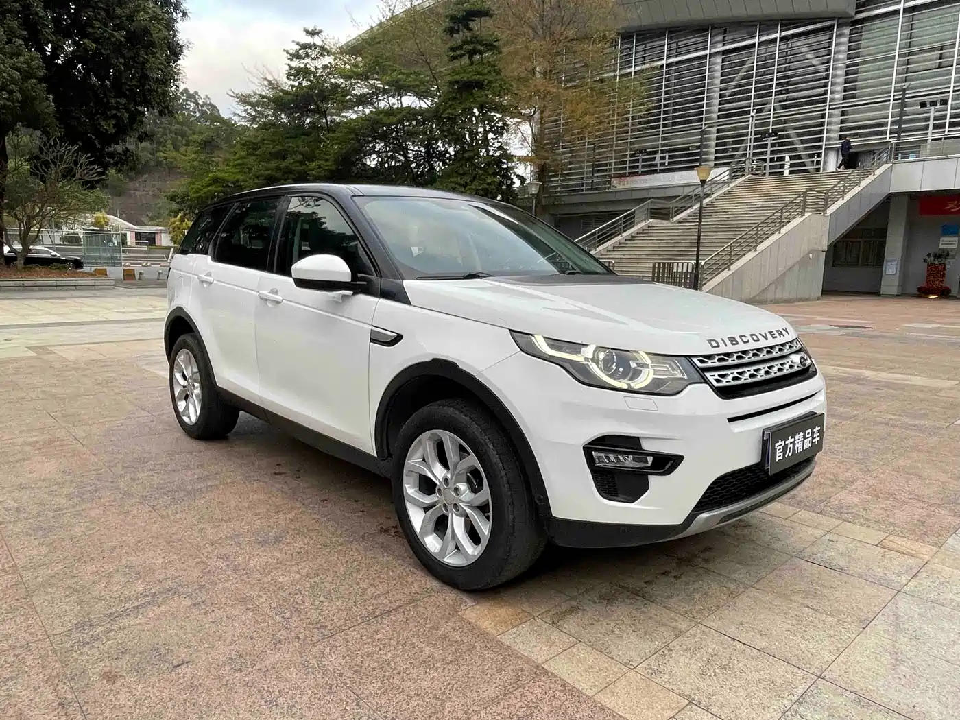 Land Rover Discovery Sport 2017 2.0T HSE фото 4