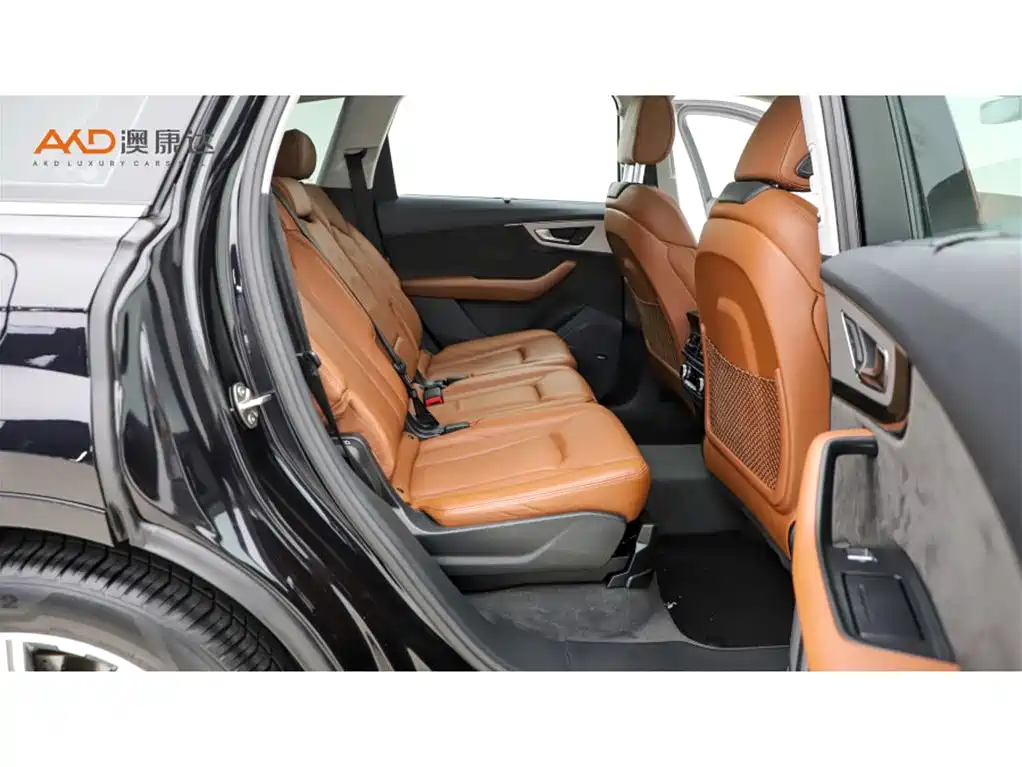 Фото 8 - Audi Q7