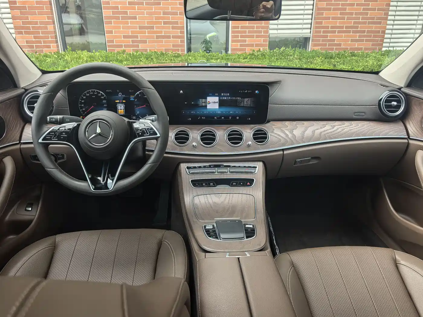 Mercedes-Benz E-Class 2023 E 300 L Fashion фото 12