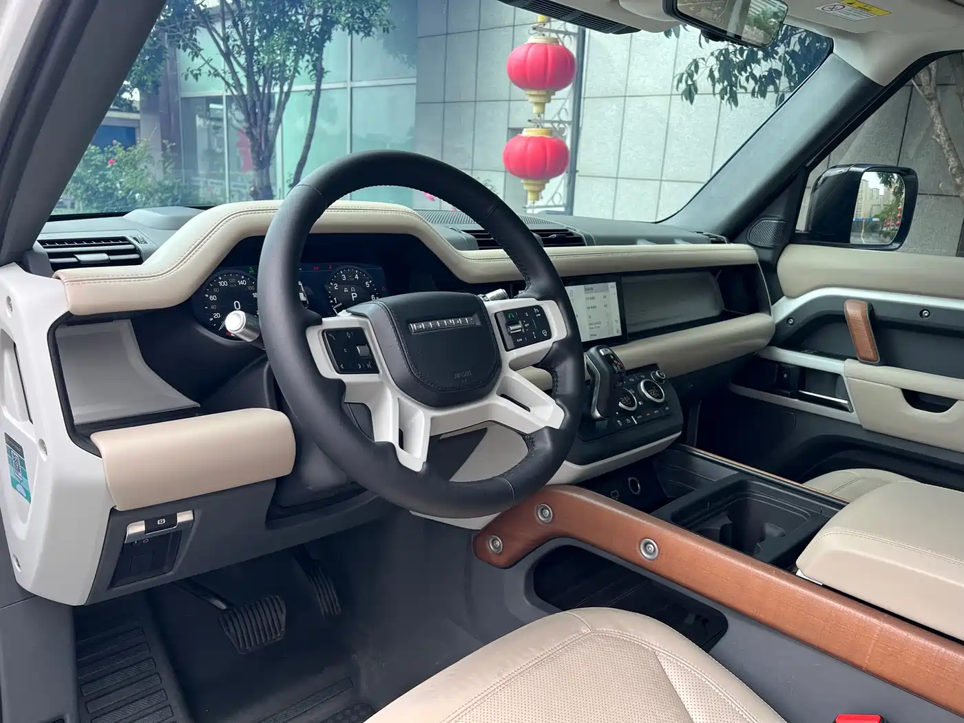 Land Rover Defender 2020 Model 110 P400 HSE фото 13