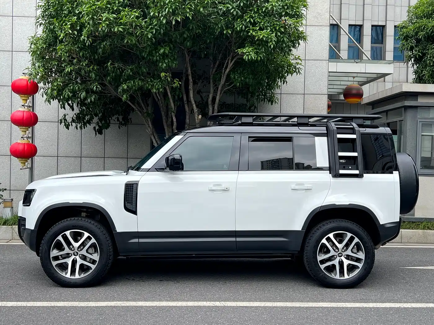 Land Rover Defender 2020 Model 110 P400 HSE фото 15
