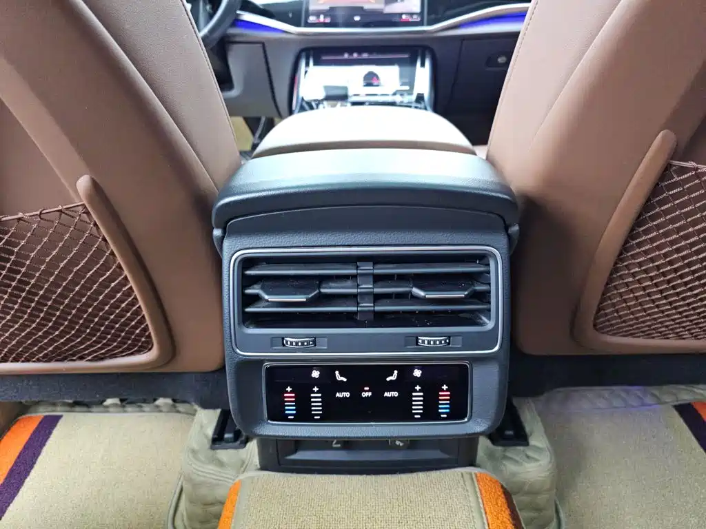 Фото 13 - Audi Q7