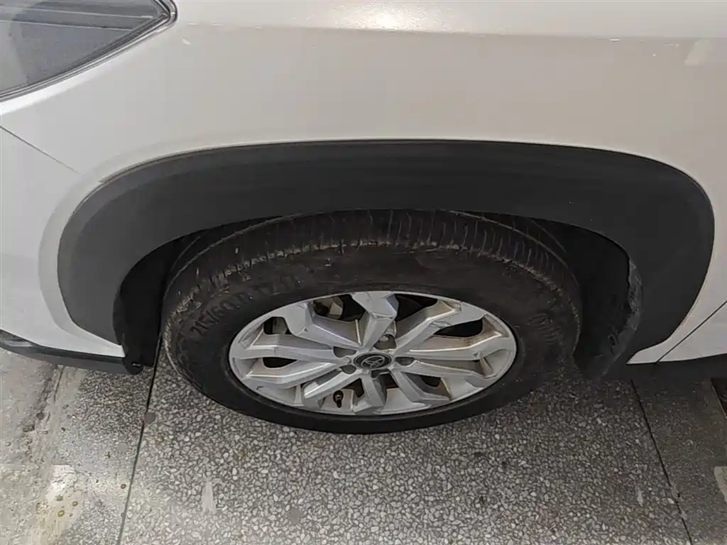 Toyota Frontlander 2023 2.0L CVT Elite Edition фото 23