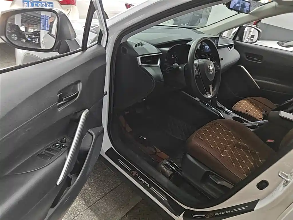 Toyota Frontlander 2023 2.0L CVT Elite Edition фото 16