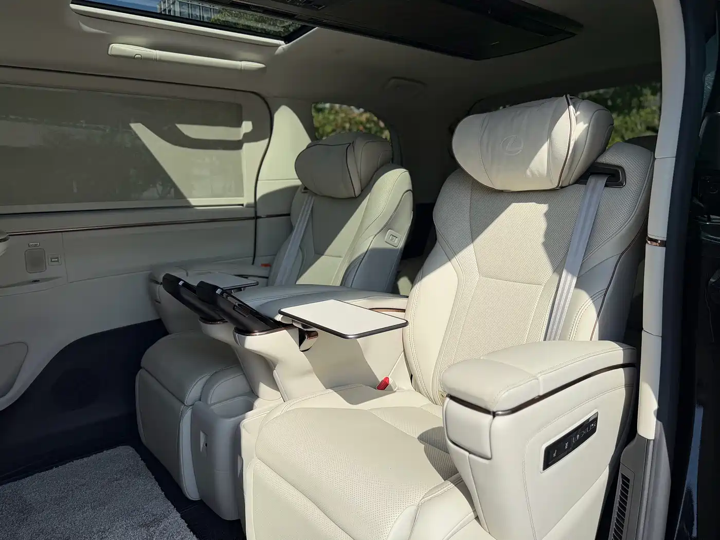 Lexus LM 2024 2023 500h 6-Seater Prestige Edition
