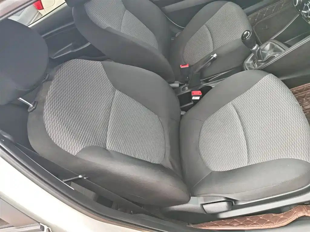 Hyundai Verna 2017 1.4L Manual Renewal Edition China VI фото 25