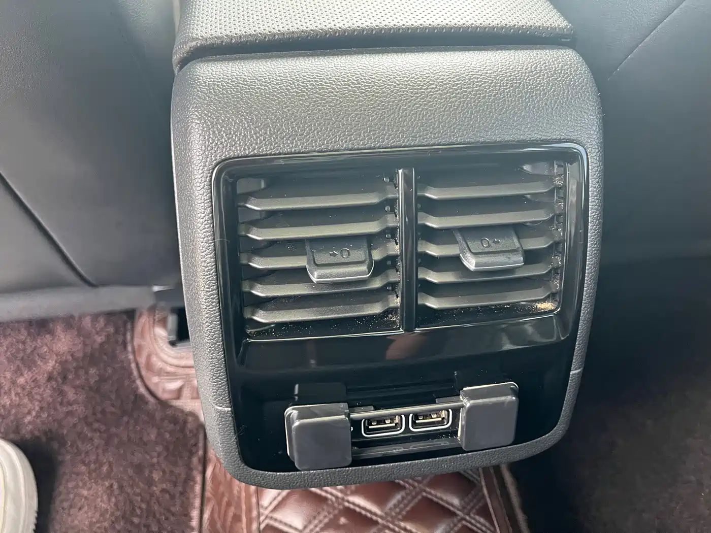 Volkswagen Sagitar 2023 300TSI DSG Surpassing Edition фото 9