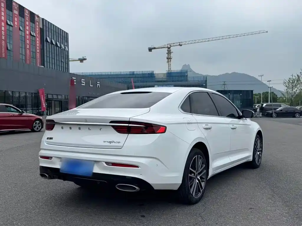 Фото 7 - Geely Preface