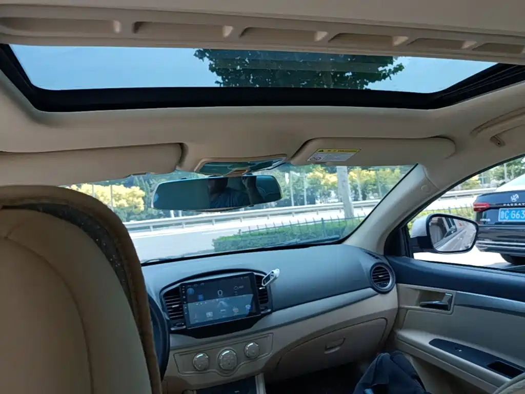 Roewe 350 2015 2015 Model 1.5L Manual Luxury Sunroof Edition