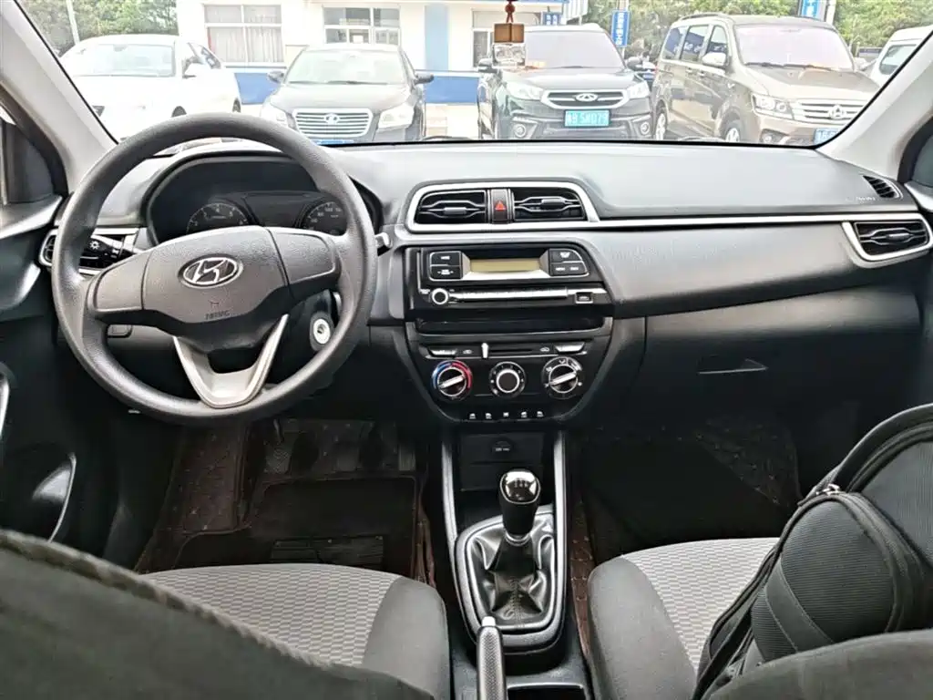 Hyundai Verna 2017 1.4L Manual Renewal Edition China VI фото 10