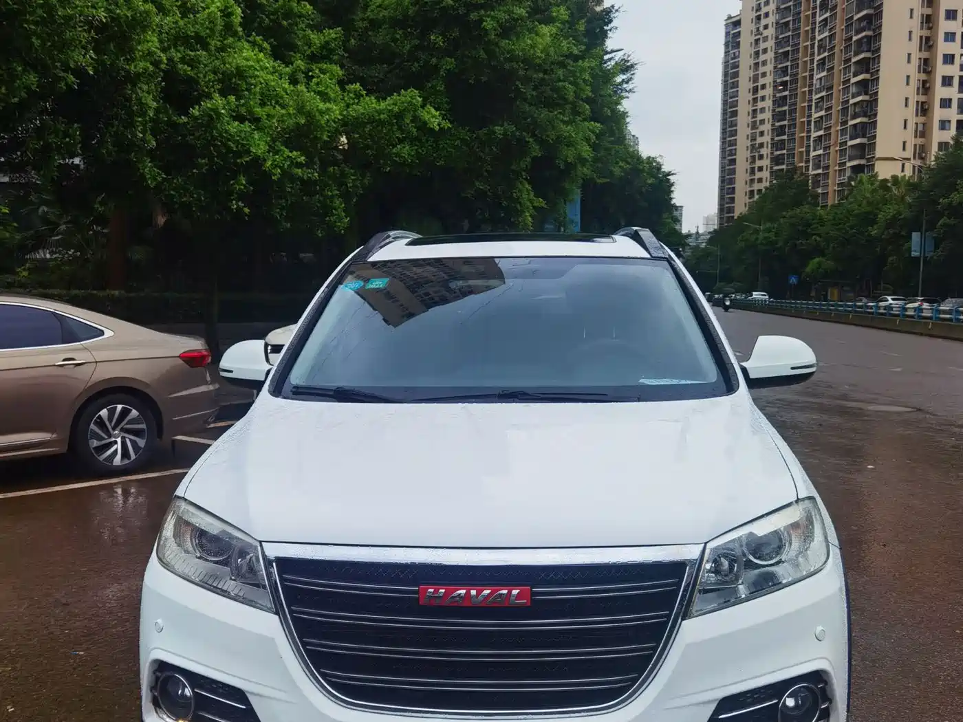 Photo 2 - Haval H6