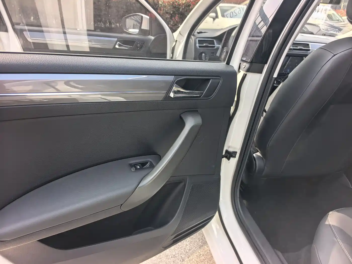 Volkswagen Santana 2016 1.6L Automatic Comfort Edition фото 25