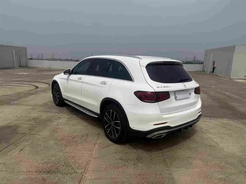 MERCEDES-BENZ GLC