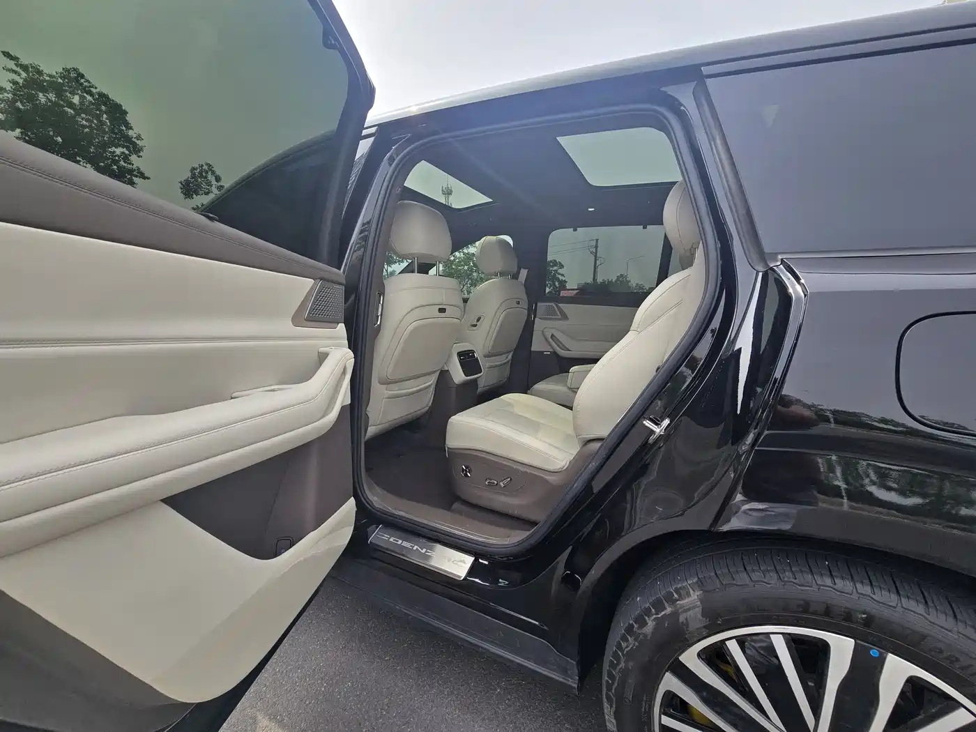 Denza N8L 2026 Model Prestige Edition фото 6