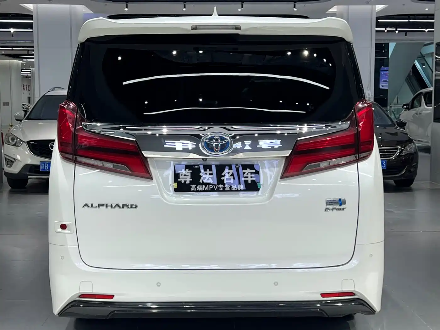 Toyota Alphard 2021 Hybrid 2.5L Luxury фото 5