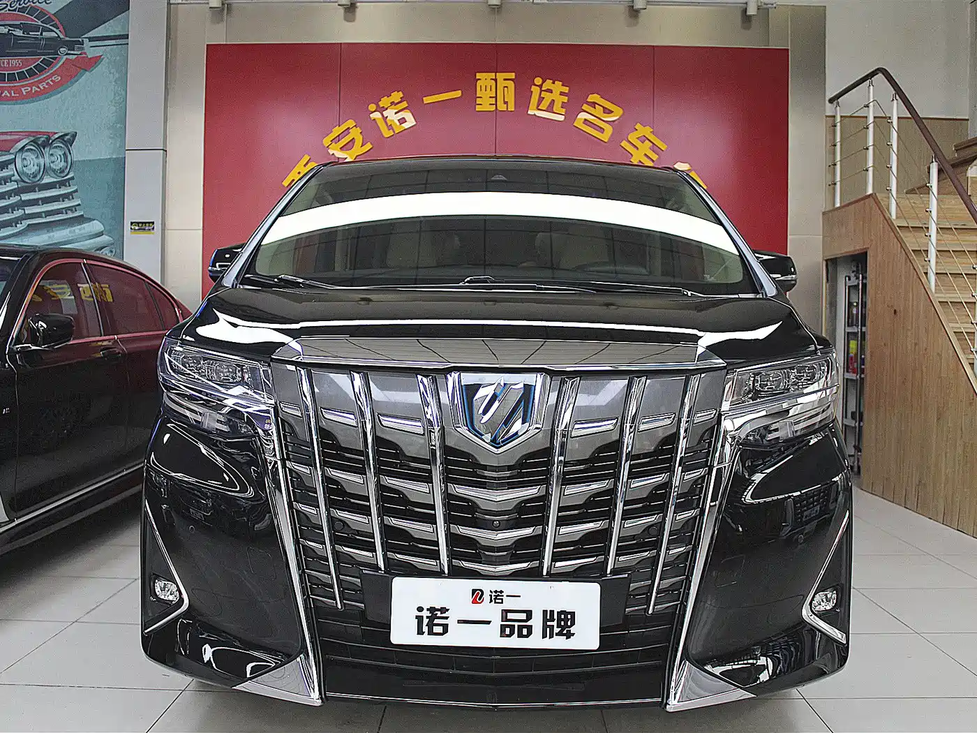 Toyota Alphard 2021 Hybrid 2.5L Premium фото 2