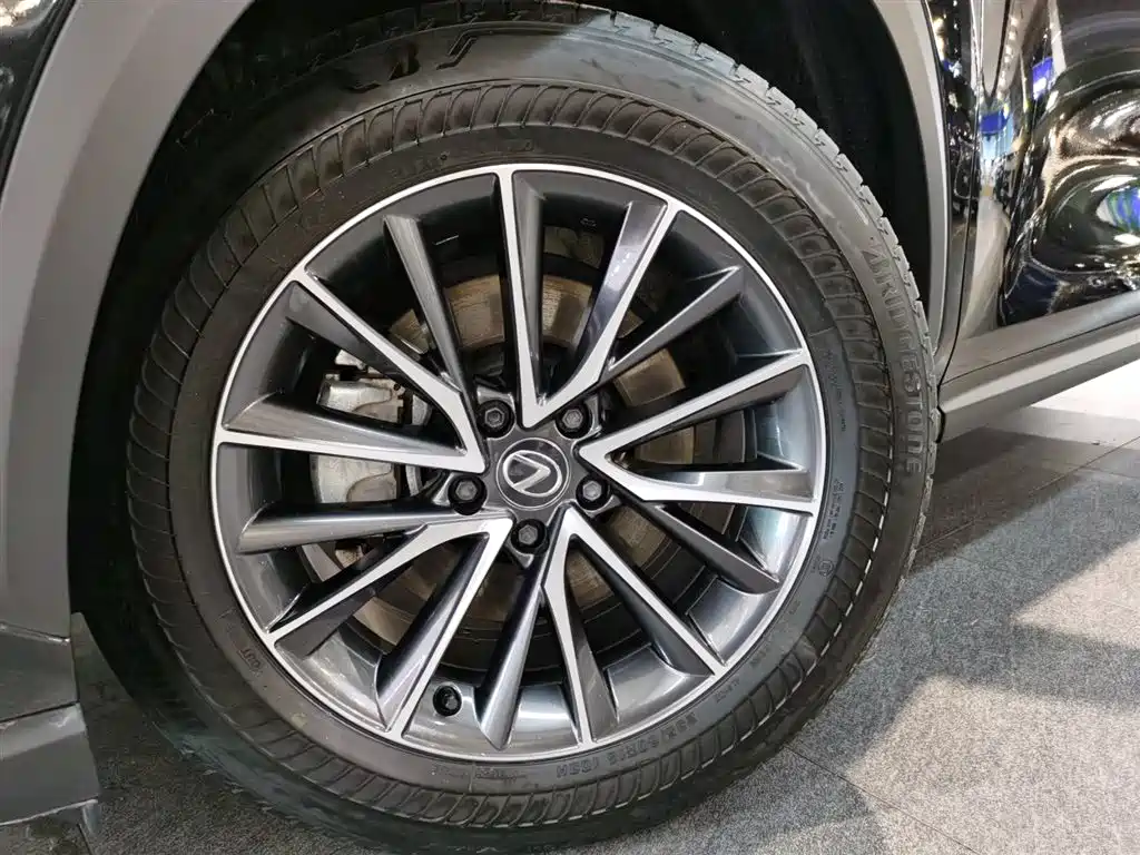 Lexus NX 2023 260 FWD Joy Creation Edition фото 16