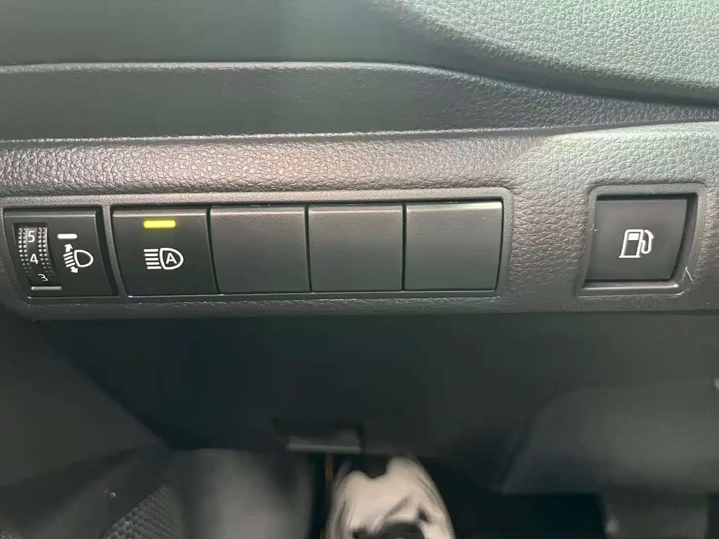 Toyota Corolla 2021 Hybrid 1.8L E-CVT Elite Edition фото 20