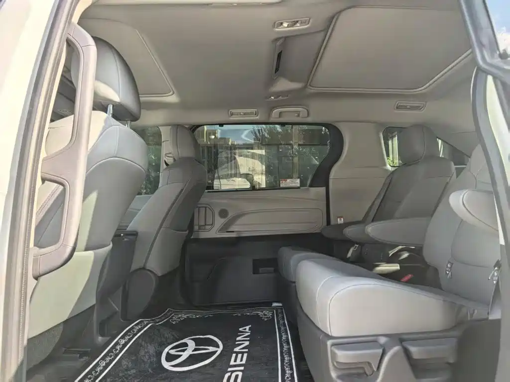Toyota Granvia 2024 2023 2.5L Hybrid Luxury Edition