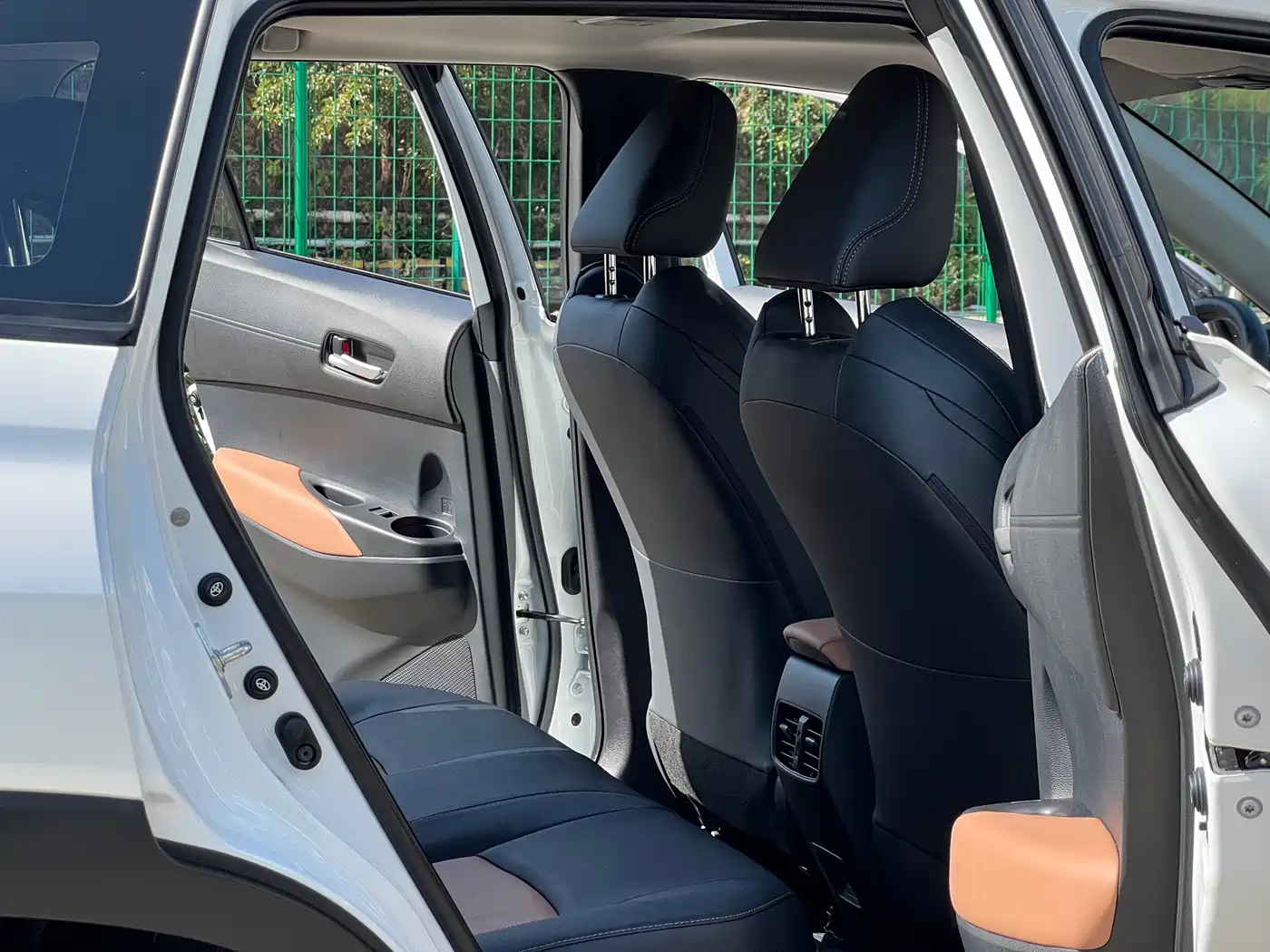 Toyota Frontlander 2023 2.0L CVT Sport Edition фото 13