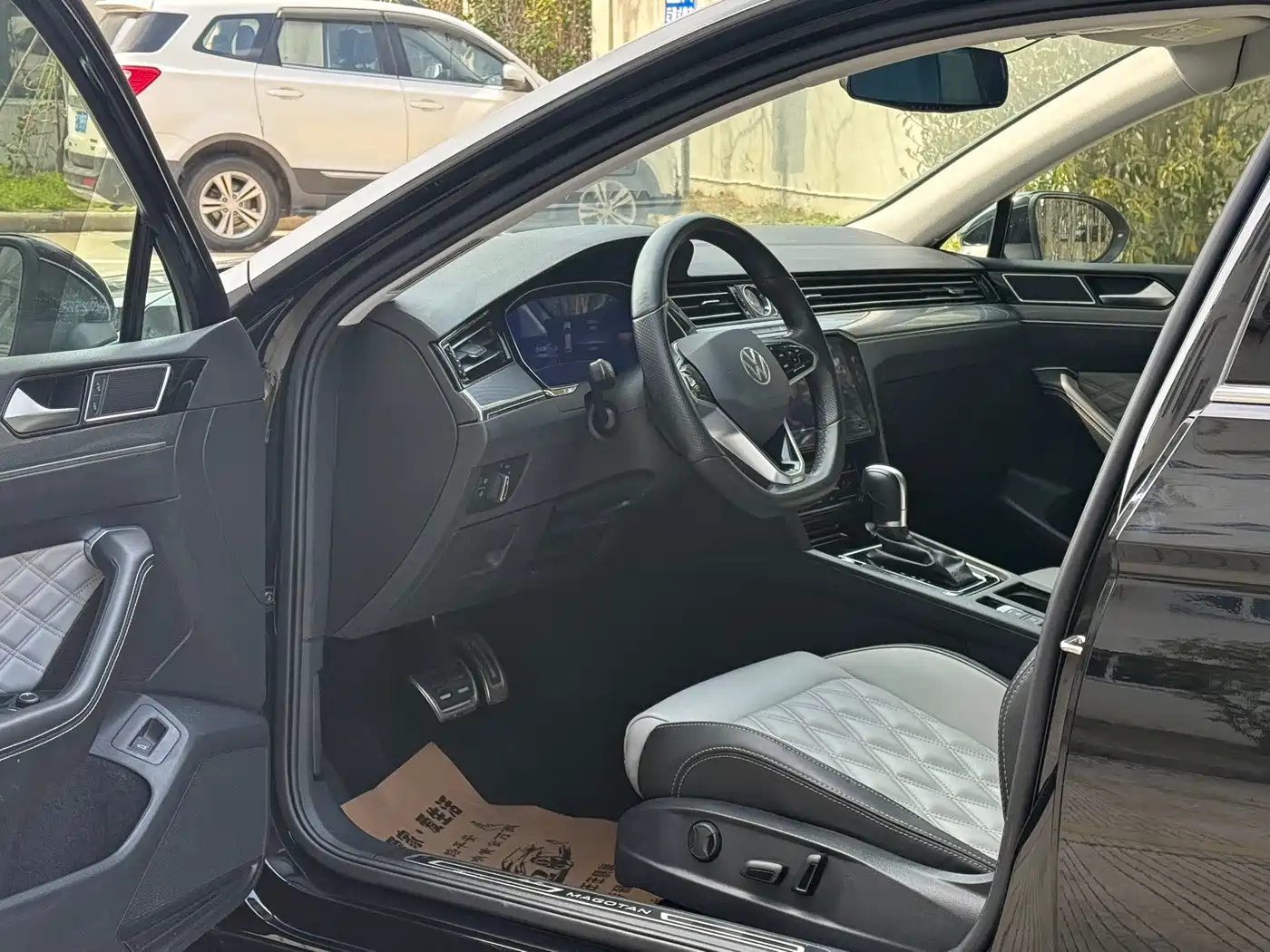 Volkswagen Magotan 2023 2 Million Units Anniversary Edition 330TSI DSG Leading Type фото 5