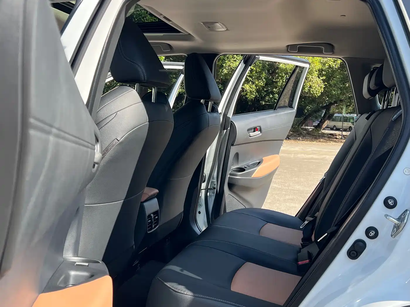 Toyota Frontlander 2023 2.0L CVT Sport Edition фото 11