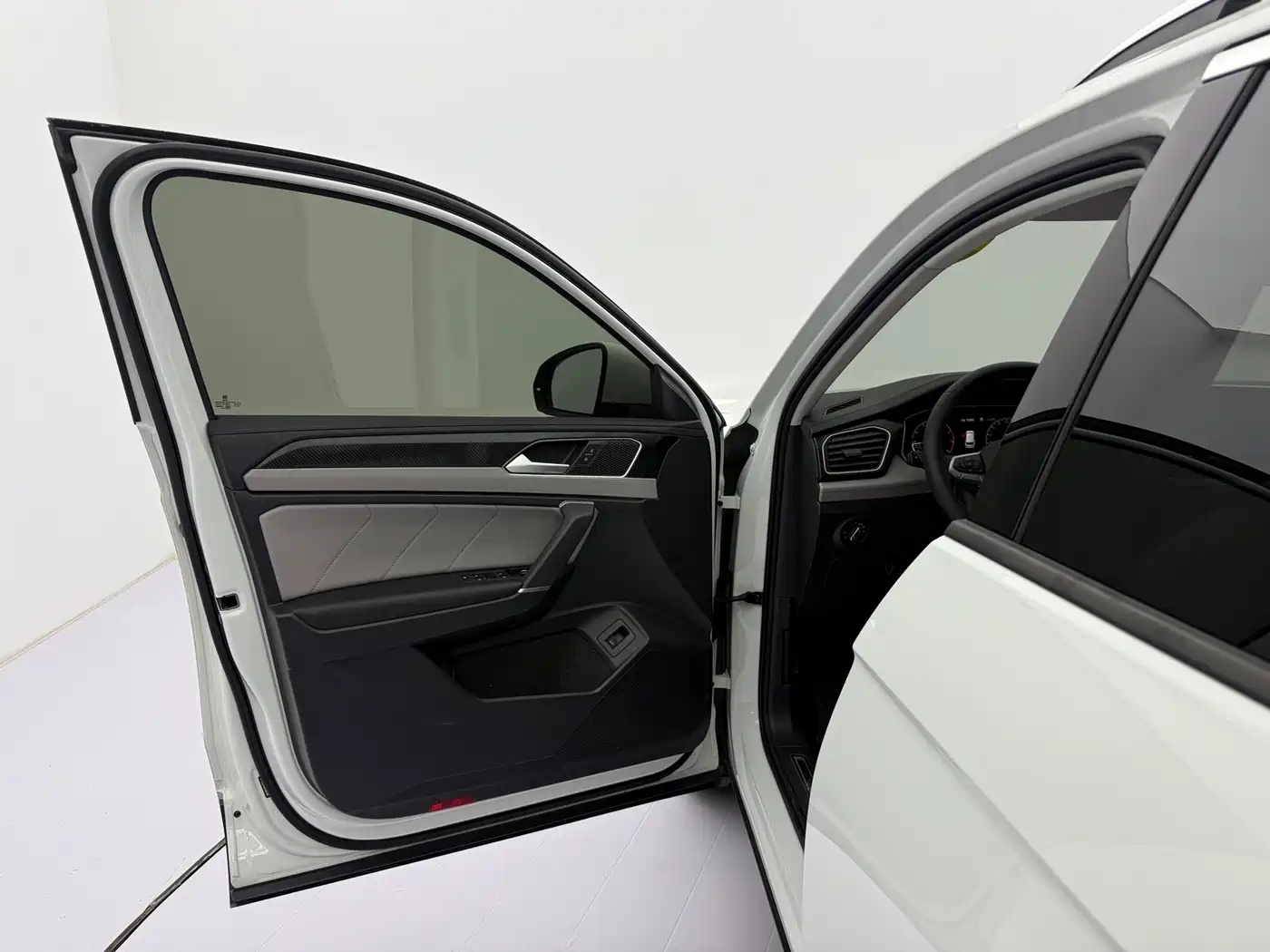 Volkswagen Tayron 2023 280TSI 2WD Luxury Plus Advanced Edition фото 19