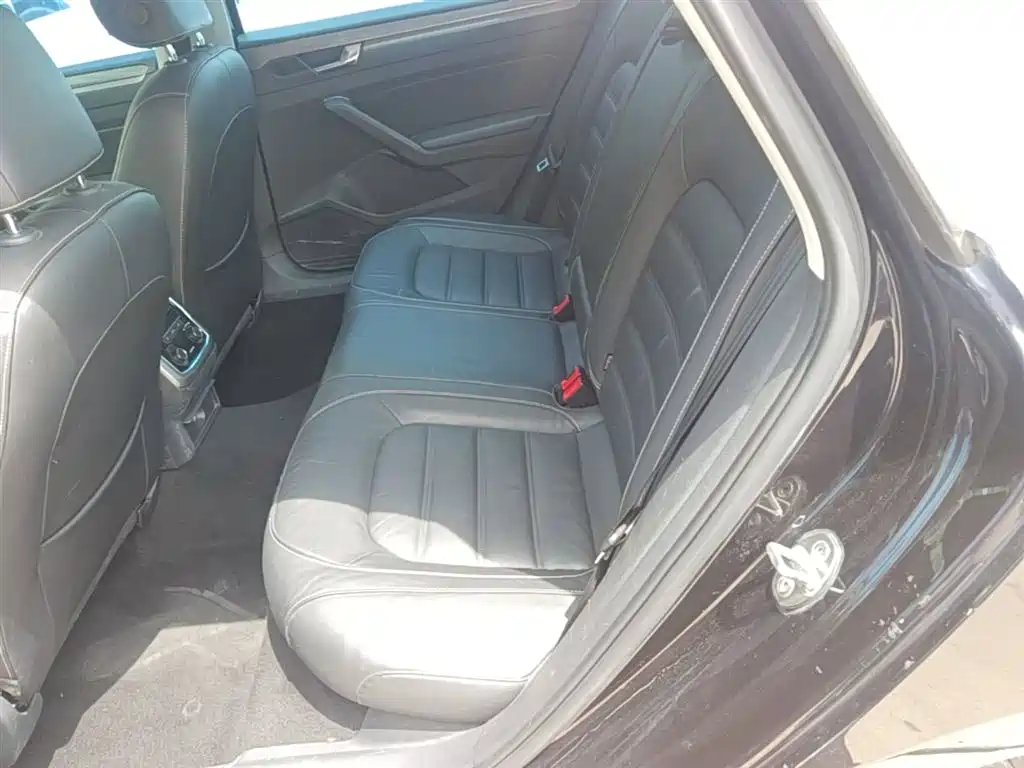 Volkswagen Passat 2017 330TSI DSG Prestige фото 17