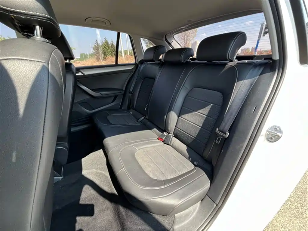 Škoda Skoda Rapid Spaceback 2016 Facelift 1.6L Automatic Innovation Edition фото 21