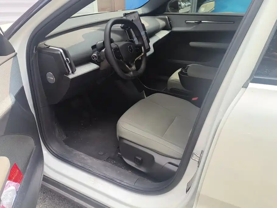 Volvo EX30 2024 2025 RWD Long Range Plus