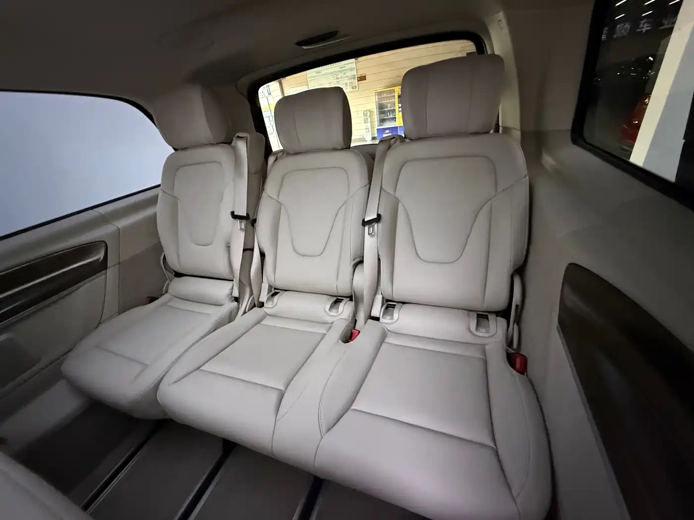 Mercedes-Benz V-Class 2021 V 260 L Long Wheelbase Premium Edition фото 20