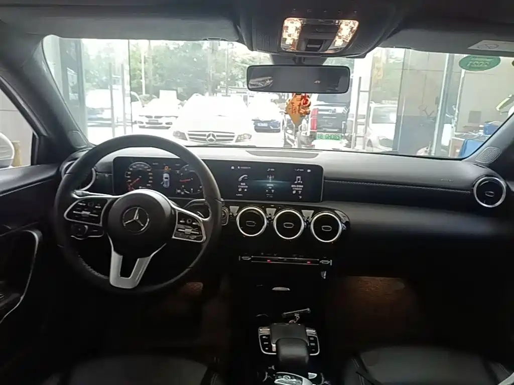 Mercedes-Benz A-Class (Import) 2019 A 200 Dynamic Version фото 10