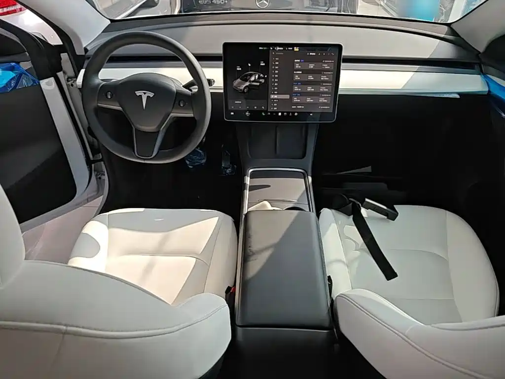Фото 10 - Tesla Model Y