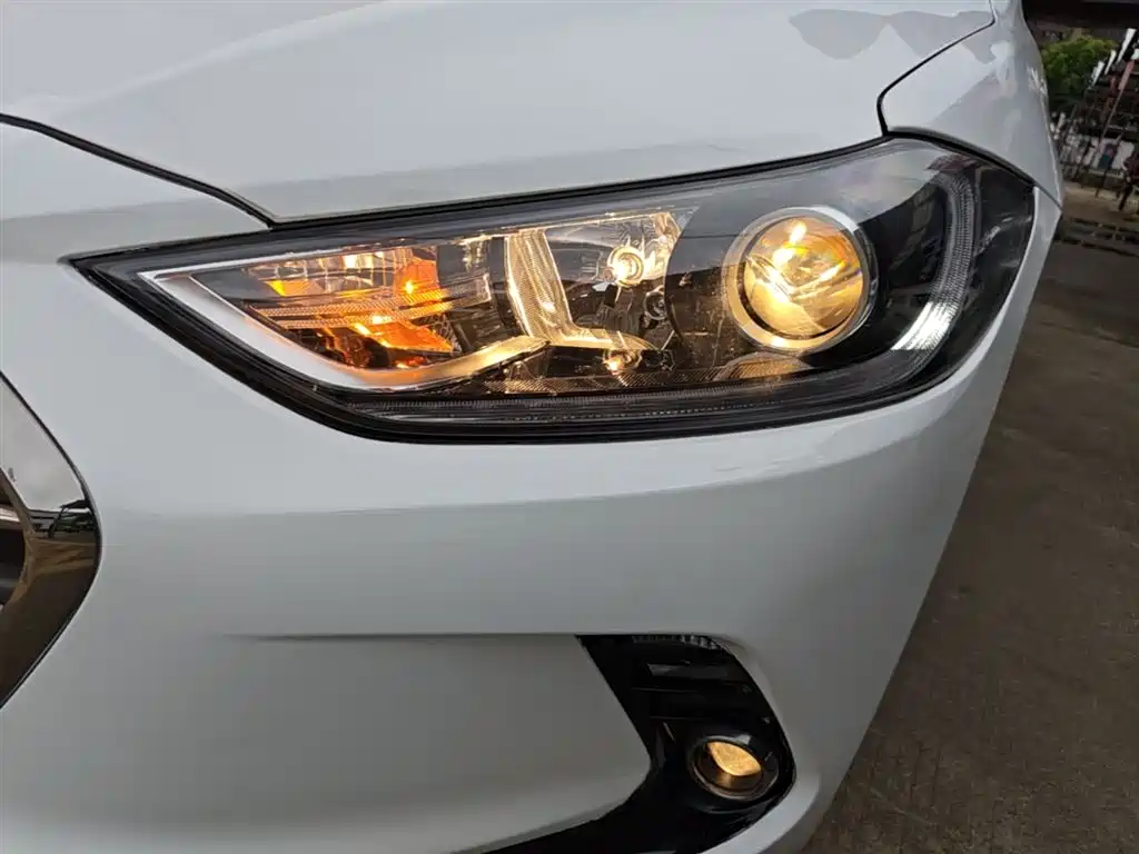 Hyundai Elantra 2016 Model 1.6L Automatic Smart Elite фото 24